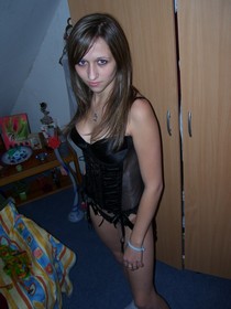Sexy naked babe